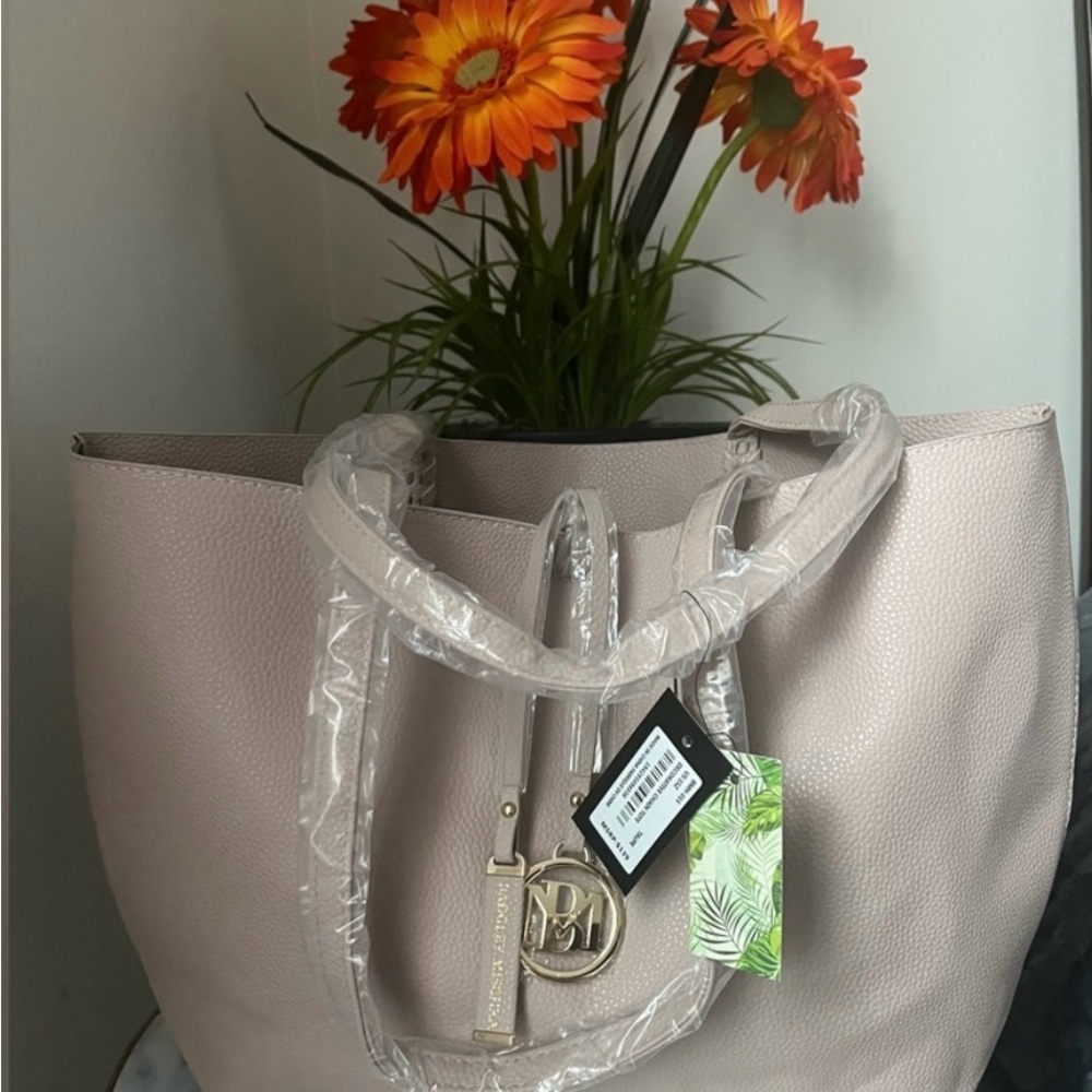 Badgley Mischka Cream Tote Bag with Spacious Design